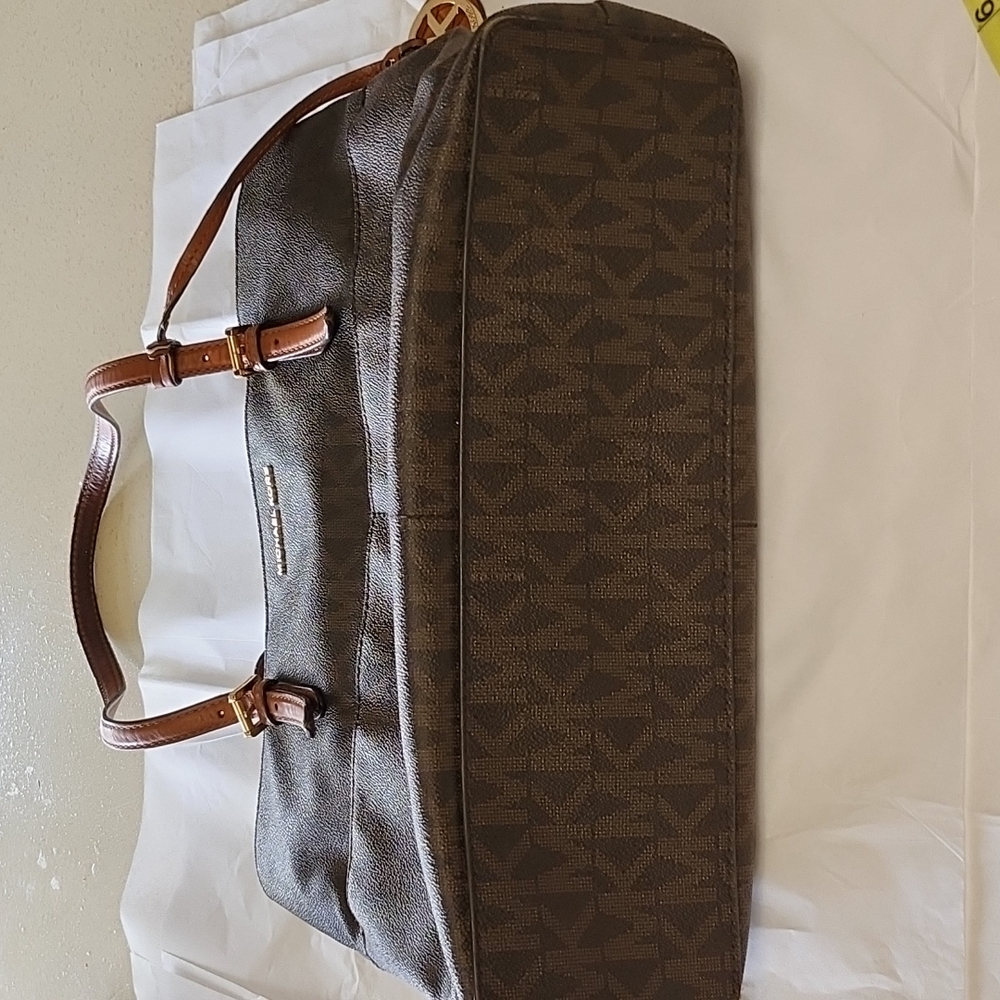 MICHAEL MICHAEL KORS VOYAGER MEDIUM LOGO TOTE BAG - Picture 13 of 13